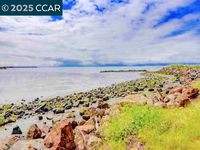 1305 Webster St, Alameda CA: https://media.crmls.org/mediaz/7928d903-3aef-4850-a9fc-eec1c9a40c12.jpg