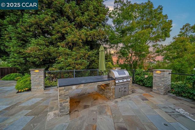 33 Los Arabis Circle, Lafayette CA: https://media.crmls.org/mediaz/7928e77d-b533-4439-bfed-c83ade4855e7.jpg