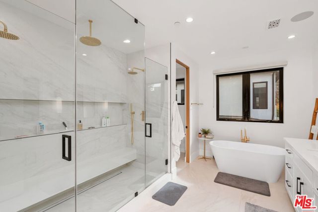 4937 Rubio Avenue, Encino CA: https://media.crmls.org/mediaz/79295402-1d14-4dff-92ff-a096beff090c.jpg