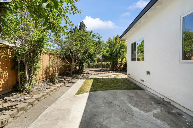 4189 Ogden Dr, Fremont CA: https://media.crmls.org/mediaz/792a5b34-3262-4ffd-a29a-1267facfa0df.jpg
