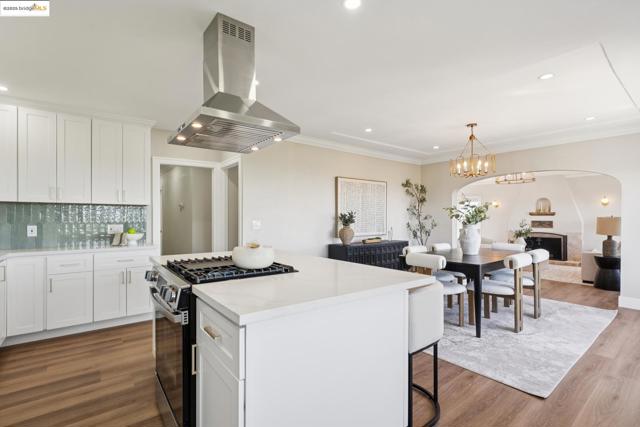 744 Coventry Road, Kensington CA: https://media.crmls.org/mediaz/792a7637-2317-4300-9be8-99d502c34131.jpg