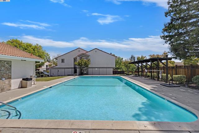 32 Maximo Ct, Danville CA: https://media.crmls.org/mediaz/792a8245-967e-46aa-92c7-7b445161ff61.jpg