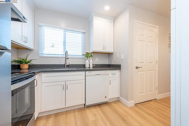 4562 Deerfield Ter, Fremont CA: https://media.crmls.org/mediaz/792ae555-042a-47af-a52c-74b4792c9ad0.jpg