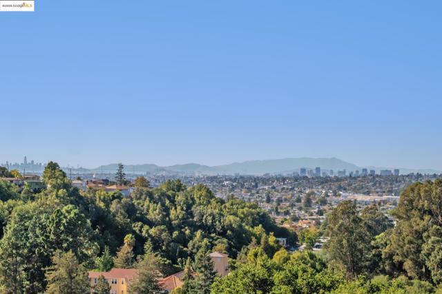 9090 Castlewood St, Oakland CA: https://media.crmls.org/mediaz/792b7c46-afcf-40ae-ab84-ba3b4d64e3ee.jpg