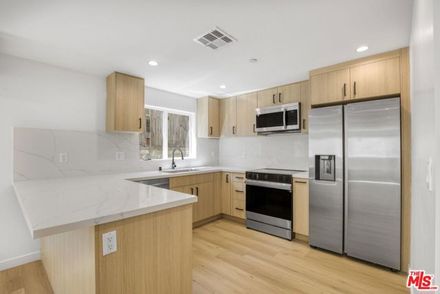 10828 Hesby Street, North Hollywood CA: https://media.crmls.org/mediaz/792b8412-33d5-4556-a4ba-c65575ebc971.jpg