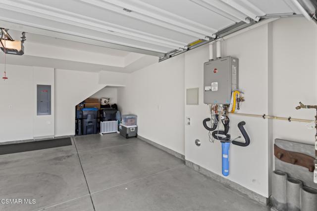 230 Farmhouse Drive, Simi Valley CA: https://media.crmls.org/mediaz/792bc872-ef44-4348-a654-8aa4705c40ca.jpg