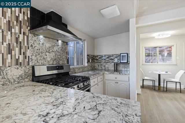 3220 Champion St, Oakland CA: https://media.crmls.org/mediaz/792c3022-35f4-4d8a-bc7e-5c08d7426518.jpg