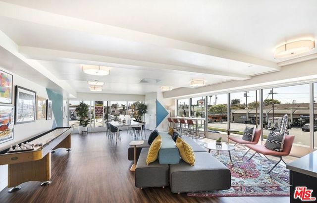521 W Colorado Street, Glendale CA: https://media.crmls.org/mediaz/792cca2c-f4da-4f90-8bf7-ac6c94afd6ab.jpg