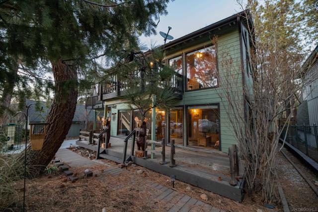 39470 Lake Dr, Big Bear CA: https://media.crmls.org/mediaz/792d76e1-3910-4e23-920f-bee1ad2e5b52.jpg
