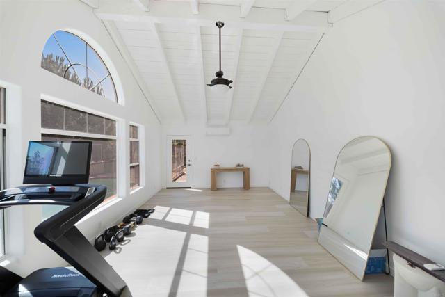 2173 Twisted Oak Ln Lane, Alpine CA: https://media.crmls.org/mediaz/792d9d38-204a-46a7-92a3-9ff7cbd7ec86.jpg