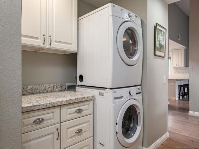 1833 Wintergreen Gln, Escondido CA: https://media.crmls.org/mediaz/792e099b-b7f0-40a5-8e91-867587340ebb.jpg