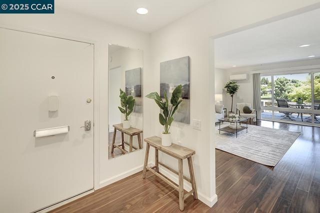 3136 Tice Creek Dr, Walnut Creek CA: https://media.crmls.org/mediaz/792e34fb-79f4-4e00-9893-a0d893068060.jpg