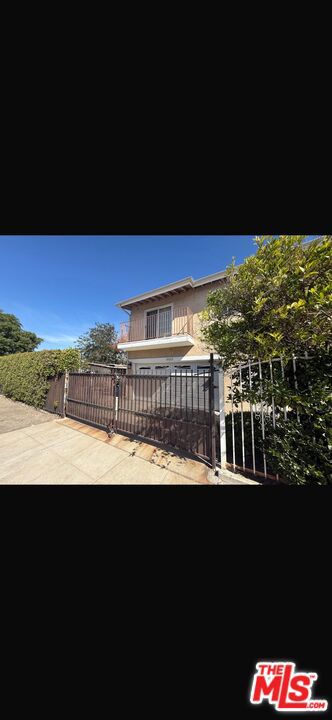 10322 Rincon Avenue, Pacoima CA: https://media.crmls.org/mediaz/792e5ba8-4d23-4e65-a8d6-856373a0a2e3.jpg