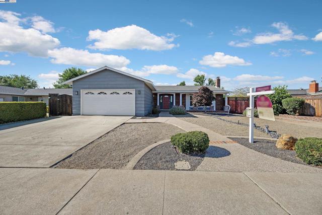 394 Encino, Livermore CA: https://media.crmls.org/mediaz/792e997e-be38-4caa-89a7-9f9fe96e8077.jpg