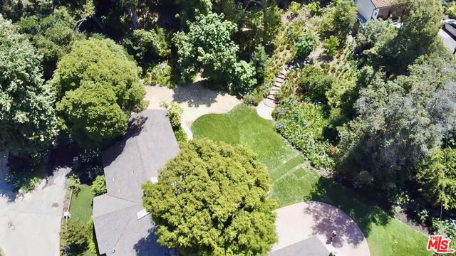 1754 Mandeville Canyon Road, Los Angeles CA: https://media.crmls.org/mediaz/792ea911-70d3-4963-90d8-f735d587b290.jpg