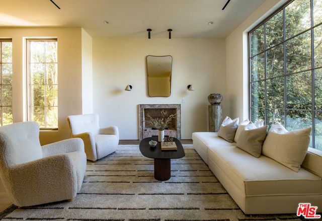 4209 Vantage Avenue, Studio City CA: https://media.crmls.org/mediaz/792f58b1-4a5e-4e77-a0fe-e90e1009b015.jpg
