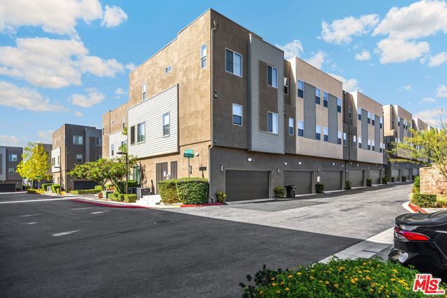 746 Farrier Way, Upland CA: https://media.crmls.org/mediaz/792fa614-0a50-40d9-b622-777b1c12f398.jpg