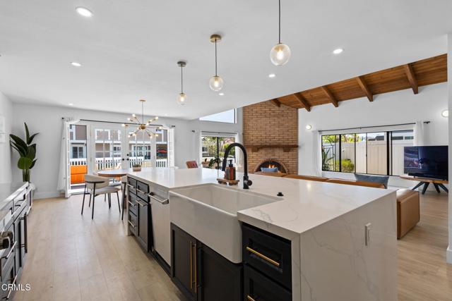 Detail Gallery Image 12 of 43 For 3960 W Hemlock St, Oxnard,  CA 93035 - 4 Beds | 3 Baths