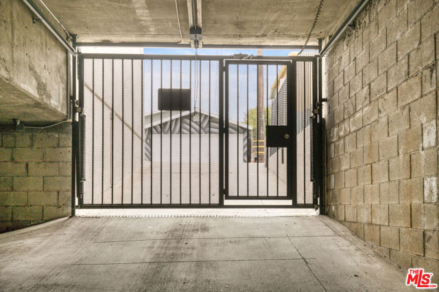 1837 18th Street, Santa Monica CA: https://media.crmls.org/mediaz/7930c731-24f2-45e0-b3ee-b85528d0428b.jpg