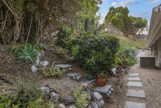 10164 Vivera Dr, La Mesa CA: https://media.crmls.org/mediaz/7930cc44-fd8a-425b-9d32-cacc4bcc6756.jpg