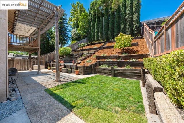 1003 Linda Vista Way, Rio Vista CA: https://media.crmls.org/mediaz/7931b032-2922-48e5-a950-962b4c0ac49f.jpg