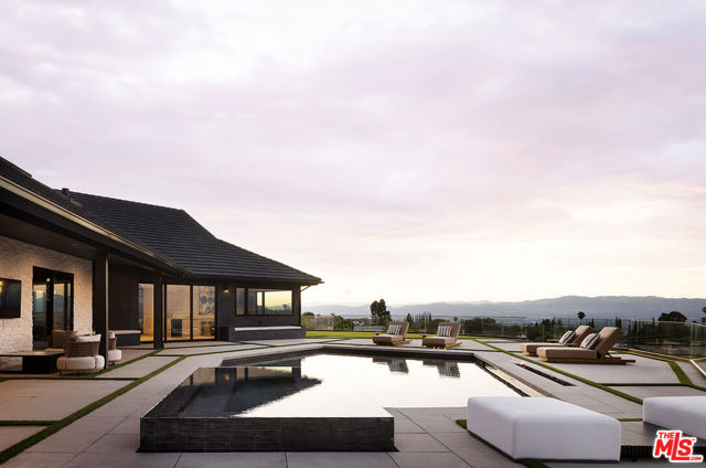 16401 Mulholland Drive, Los Angeles CA: https://media.crmls.org/mediaz/7931b824-a177-4f22-b1c4-b1cce685ec01.jpg