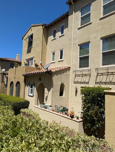 309 Bishop, San Marcos CA: https://media.crmls.org/mediaz/79320b5d-a772-4765-8176-c8d743d0a0b3.jpg
