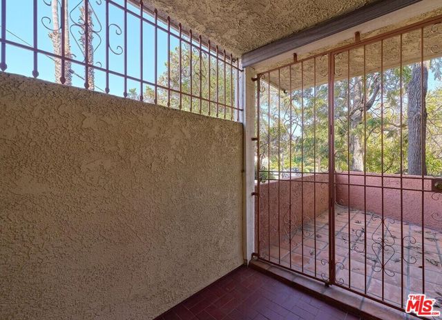3315 Griffith Park Boulevard, Los Angeles CA: https://media.crmls.org/mediaz/79326bf1-8756-4732-a8d6-0b81db0ca364.jpg