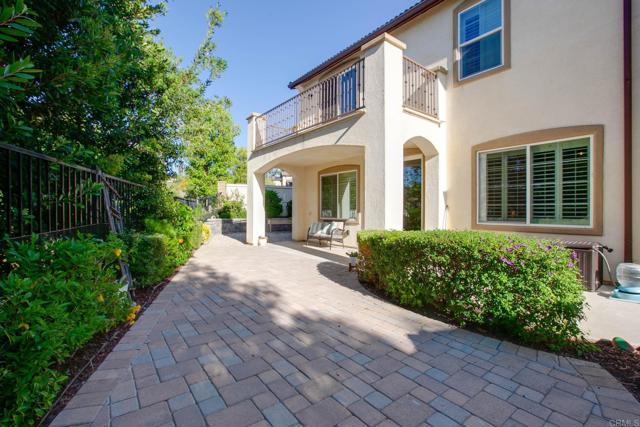360 Calle Vela, San Marcos CA: https://media.crmls.org/mediaz/7932a144-b423-4a55-b2f9-fb39decf231a.jpg