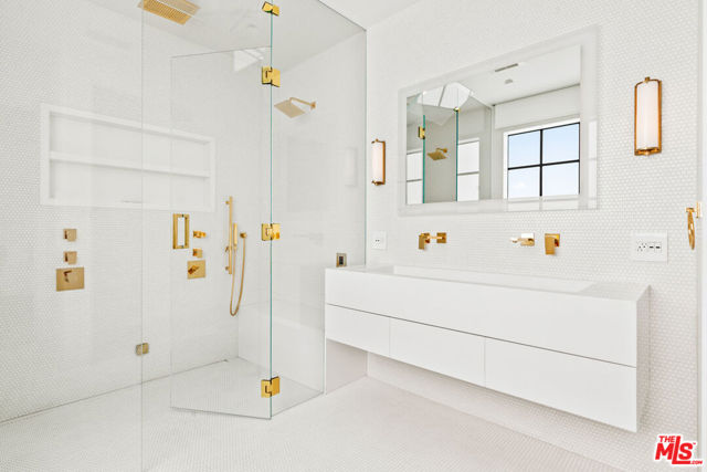 1346 Abbot Kinney Boulevard, Venice CA: https://media.crmls.org/mediaz/7932decc-7b22-4766-9419-55a2d410438d.jpg