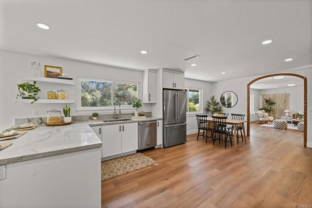 752 Quiet Place, Escondido CA: https://media.crmls.org/mediaz/79332ecb-98e7-4007-bc14-e34b18786e09.jpg