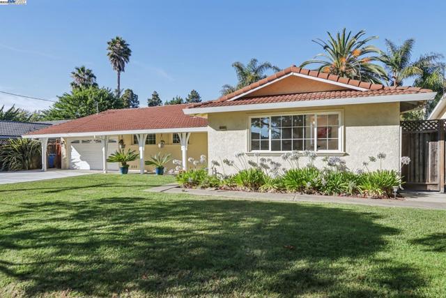 35120 Cardiff Street, Newark CA: https://media.crmls.org/mediaz/79334608-6a0f-4f15-9b2f-b0fb258a2951.jpg