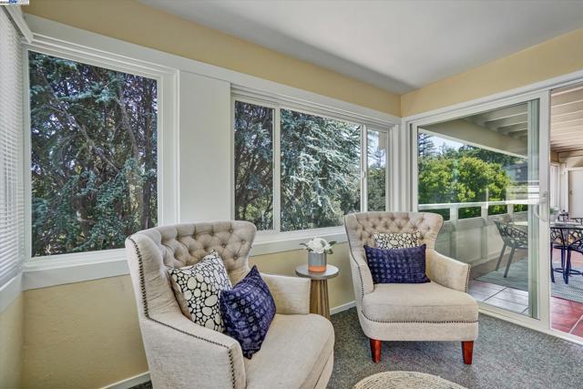 2841 Ptarmigan Dr, Walnut Creek CA: https://media.crmls.org/mediaz/7934238d-8c10-49e8-b147-db92b02aed1a.jpg