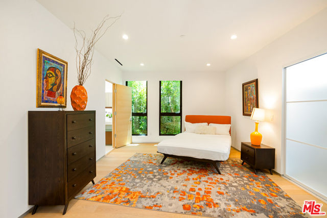 619 N Harper Avenue, Los Angeles CA: https://media.crmls.org/mediaz/79349f08-c29a-4660-bc2d-7fc860532114.jpg