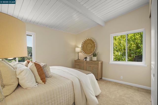 2835 Stephen Dr, Richmond CA: https://media.crmls.org/mediaz/7934b45f-9ddd-4ff1-bd08-1dd5bbc1be69.jpg