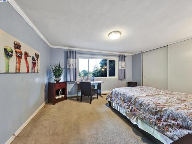 Image 29 of 60 For 2755 Sheffield Pl