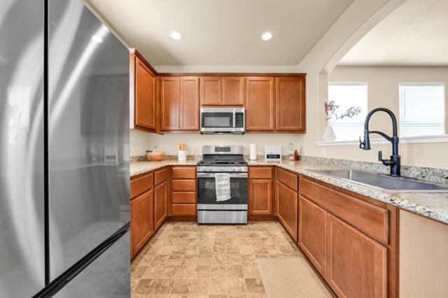 21 Sycamore Street, Greenfield CA: https://media.crmls.org/mediaz/793551bc-4801-41b0-8792-c5fcdb9babc0.jpg