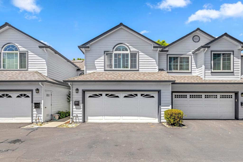 141 Orchard Oak Circle