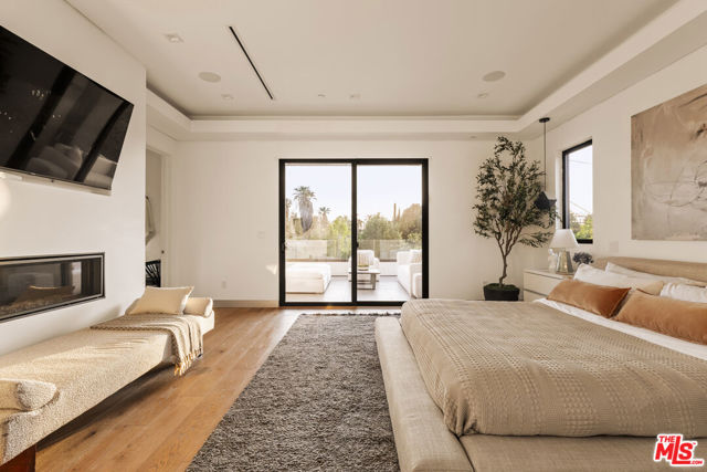 4445 Camellia Avenue, Studio City CA: https://media.crmls.org/mediaz/793579d2-3672-4588-9506-429e88347ef7.jpg