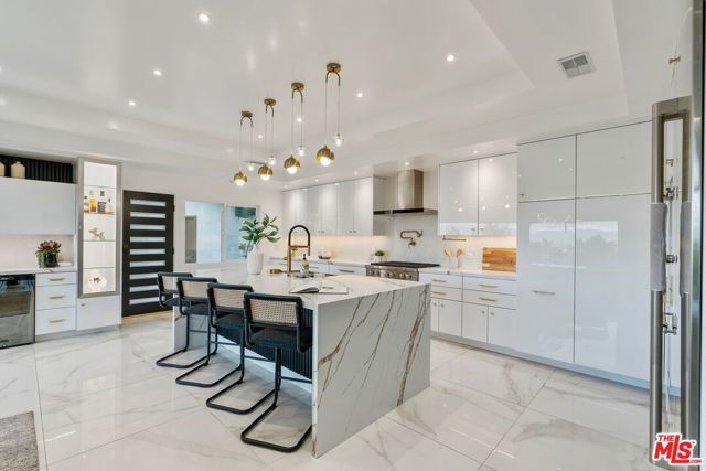 4854 Brewster Drive, Tarzana CA: https://media.crmls.org/mediaz/793663ce-76d7-4e02-a7d9-57aa744ff6be.jpg