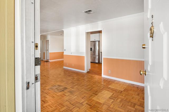2700 Valley Parkway, Escondido CA: https://media.crmls.org/mediaz/79367389-a8c0-4e11-858b-ea804f33b473.jpg
