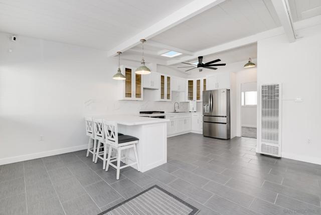 1680 B Seacoast Drive Unit B, Imperial Beach CA: https://media.crmls.org/mediaz/793693ac-4f7c-4004-921c-0a06e8ebb90a.jpg