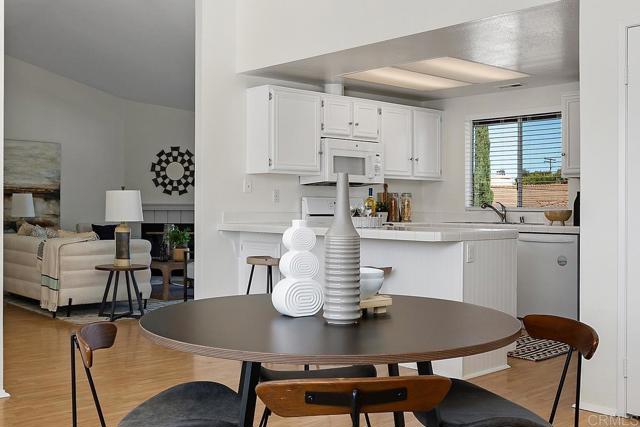 Detail Gallery Image 15 of 42 For 1330 Palomar Pl #7,  Vista,  CA 92084 - 3 Beds | 2 Baths