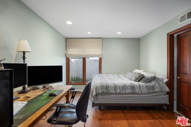 24464 Park Granada, Calabasas CA: https://media.crmls.org/mediaz/79373416-c1f6-4b68-bae2-3a1840fd9fe8.jpg