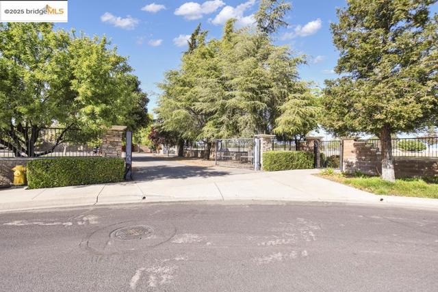 3215 Ohara Ave, Brentwood CA: https://media.crmls.org/mediaz/79373fcf-5c0b-4bed-baab-743844ad7837.jpg