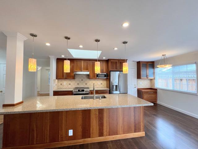906 Crane Avenue, Foster City CA: https://media.crmls.org/mediaz/793750d7-99bc-4aa4-9117-ba325501ac5d.jpg