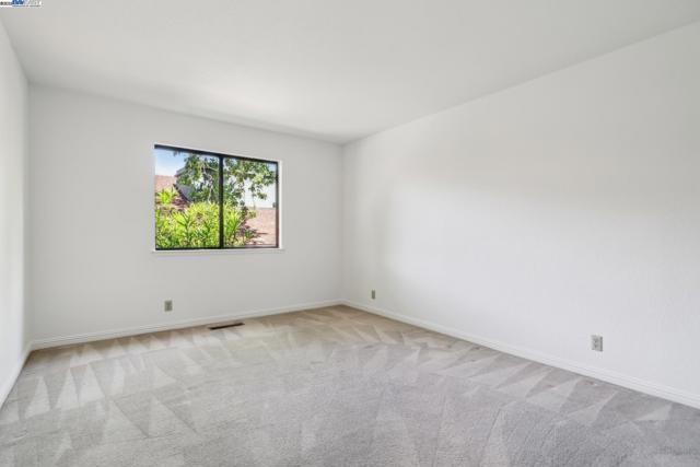 208 Heritage Ln, Pleasanton CA: https://media.crmls.org/mediaz/7938528e-efa7-47d2-ac33-da9a2410d106.jpg