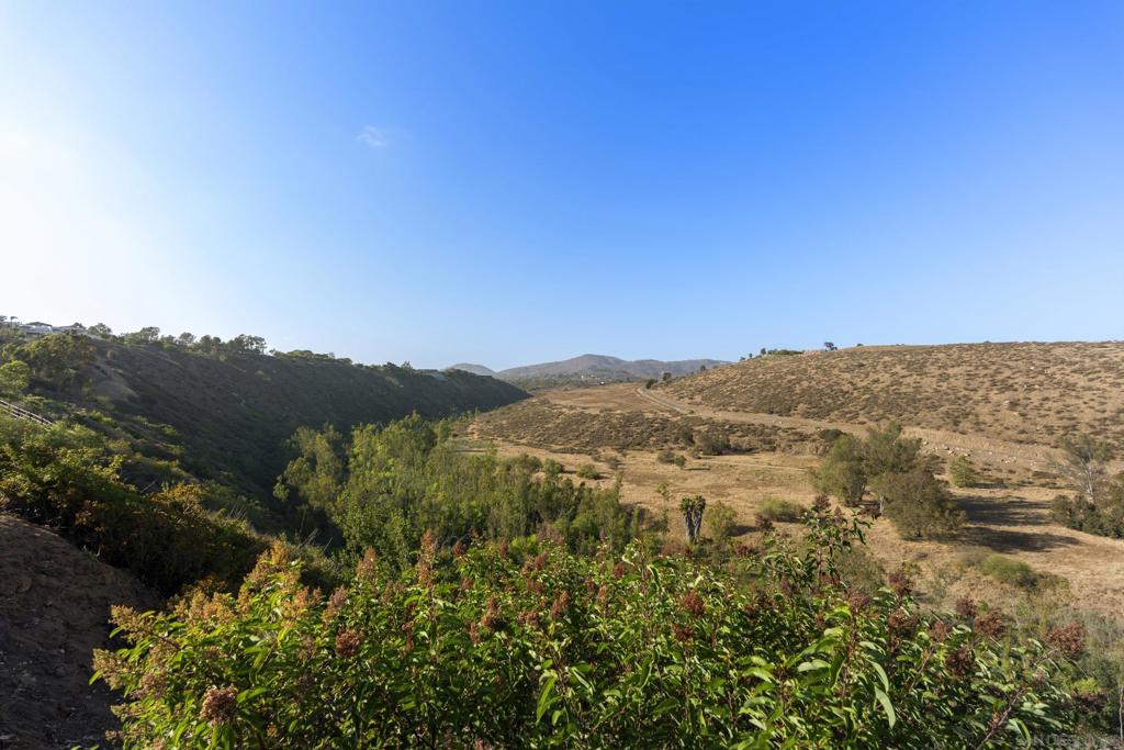 https://media.crmls.org/mediaz/7938584a-50fb-425d-96c9-0555bc49783b.jpg?preset=X-Large