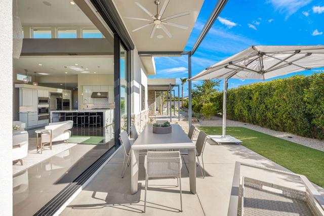 23 Emerald Court, Rancho Mirage CA: https://media.crmls.org/mediaz/7938768f-7f03-473e-b83a-ebca85513eab.jpg
