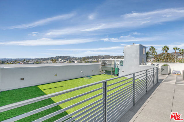 5801 Camerford Avenue, Los Angeles CA: https://media.crmls.org/mediaz/79387e12-ff42-4fd2-803b-76f28af4ca4c.jpg